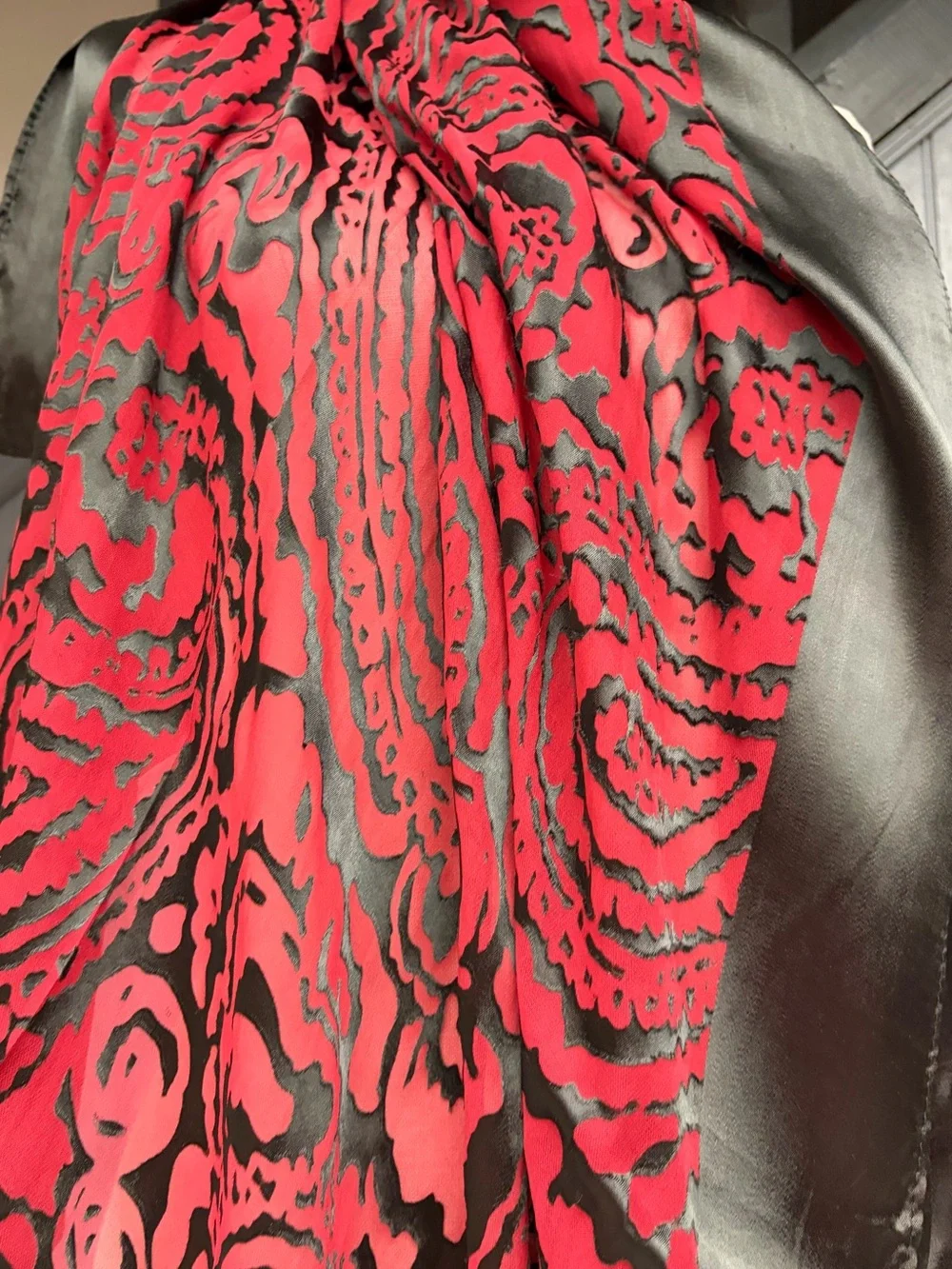 Cynthia Rowley Silk Rayon Burnout Velvet Scarf Red Black Paisley Goth Witchy